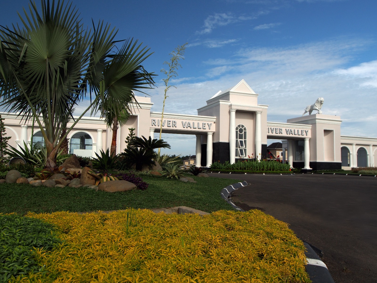 Pintu Gerbang River Valley Residence