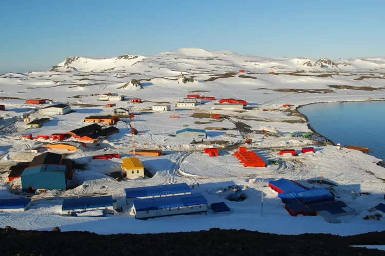 Rumah Di Antartika Harus Tahan Angin 300 Km/Jam – Apa Pelajaran Untuk Hunian Tropis?